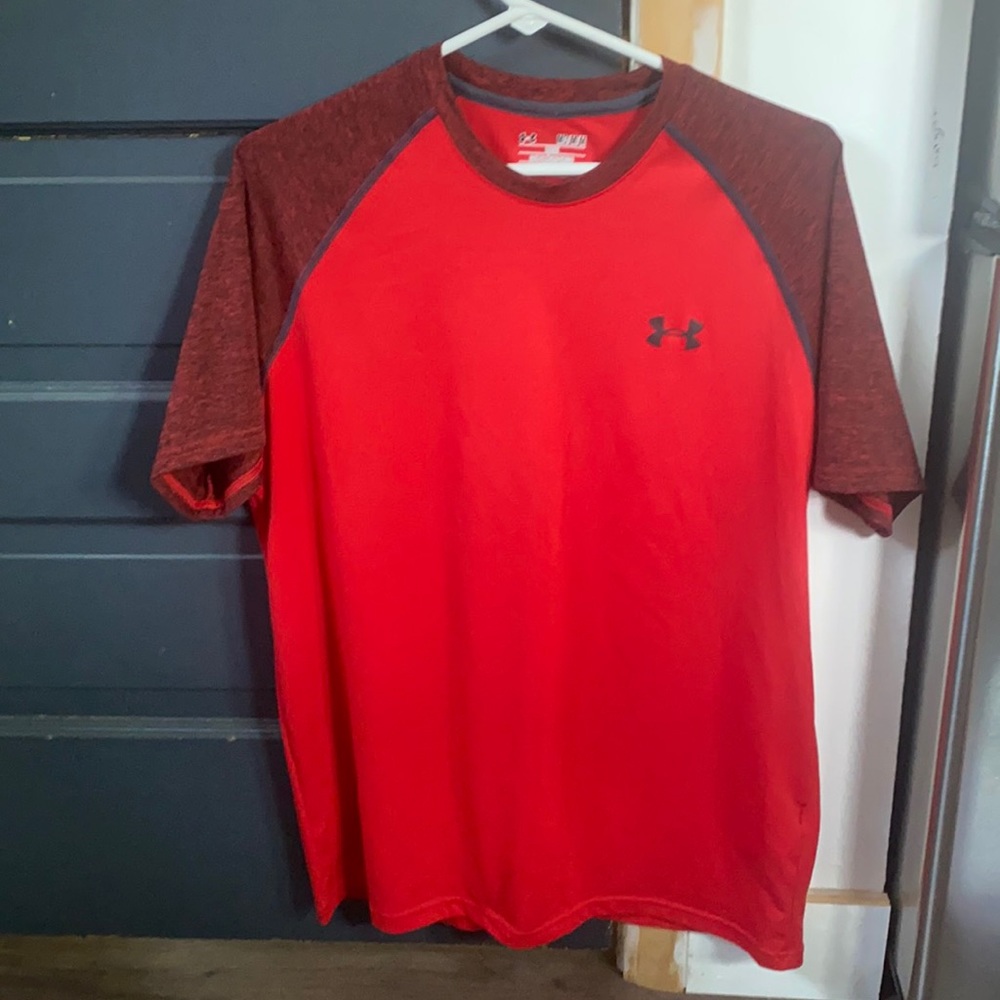 Men’s Under Armour loose t-shirt